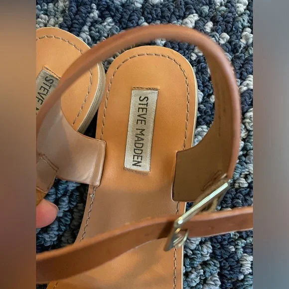 Shoe lot - Picture 2 of 5